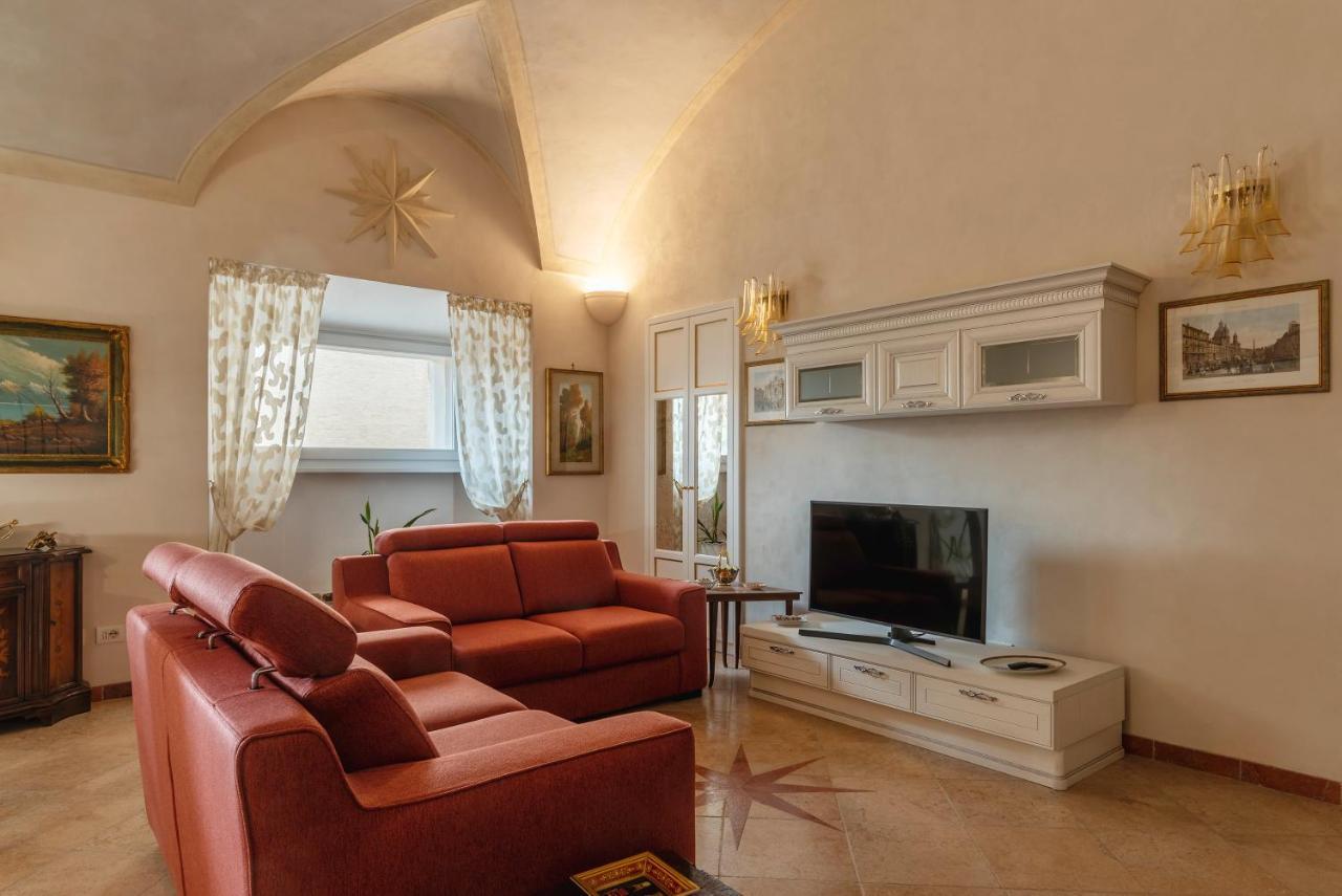 Guesthost - Palazzo Altieri Elegant Apartment — Photos 1