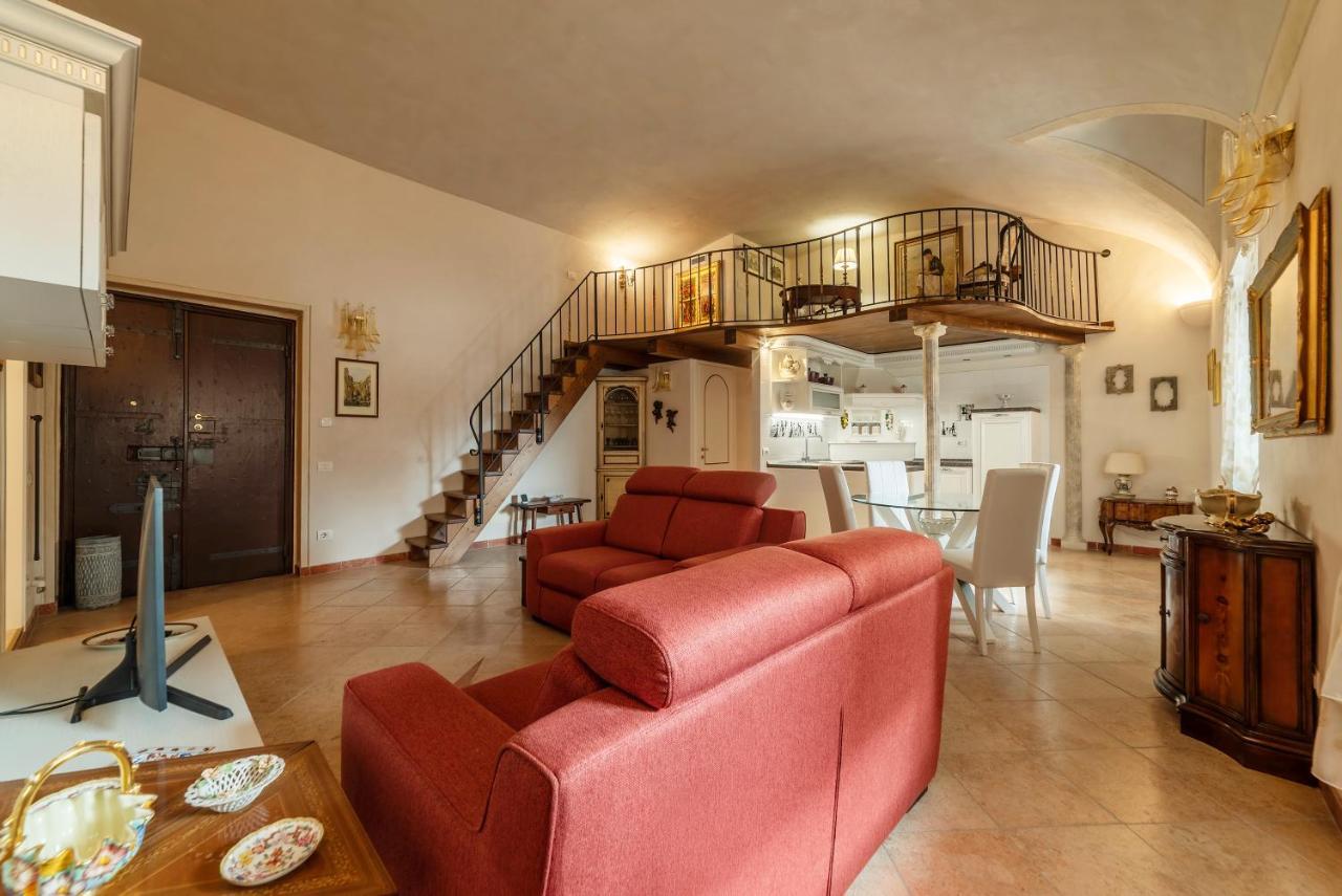 Guesthost - Palazzo Altieri Elegant Apartment — Photos 2